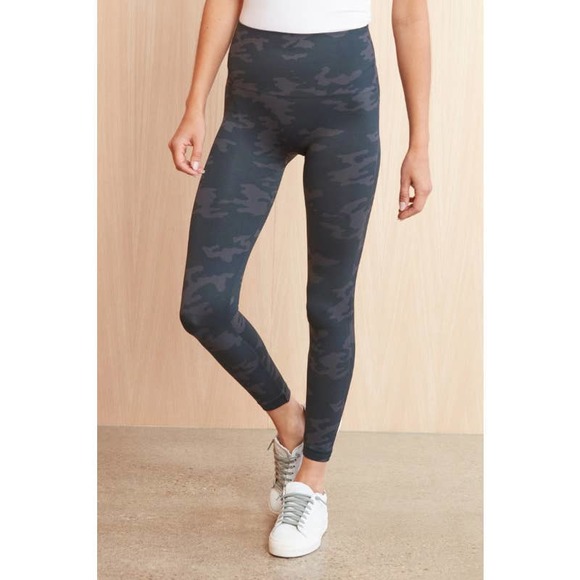 SPANX Leggings Medium Black Camo Print High Rise Seamless Look at Me Now - Picture 2 of 12